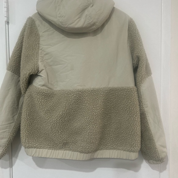 Patagonia Tan Fleece Hoodie - Picture 9 of 10